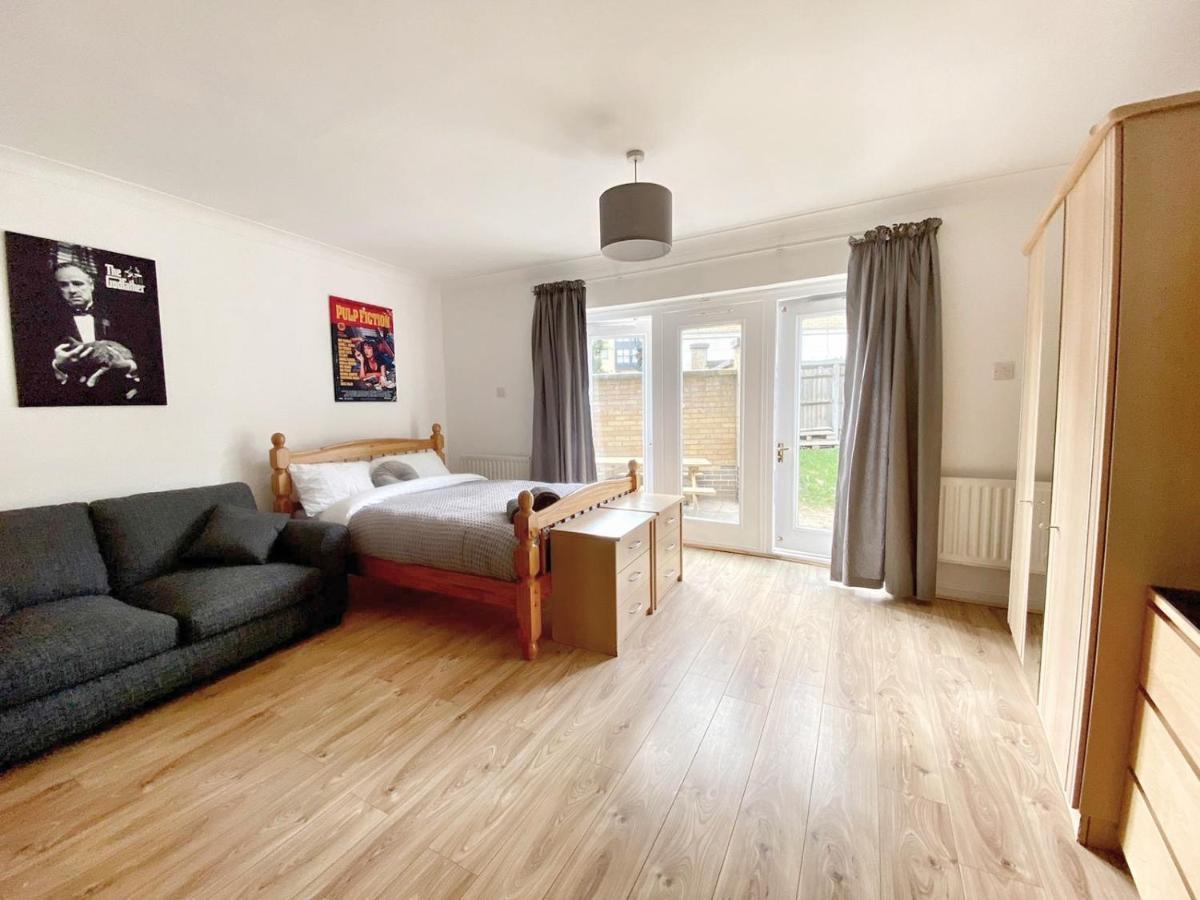 Excel With Parking Appartement Londen