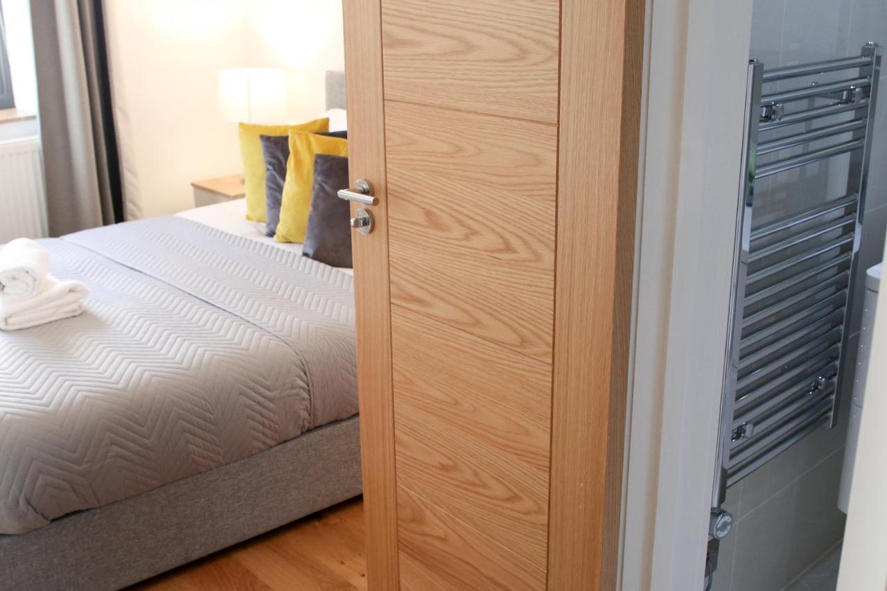 Deluxe And Modern In Sydenham Apartment