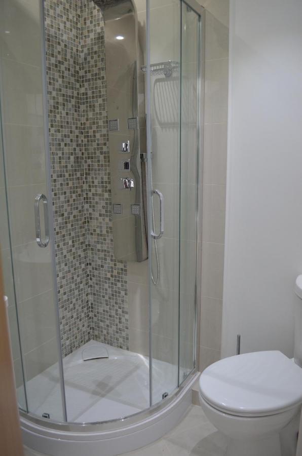 Deluxe And Modern In Sydenham Apartment *