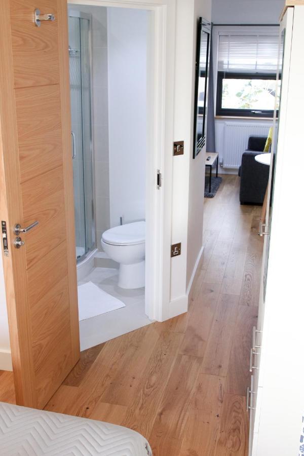 Deluxe And Modern In Sydenham *