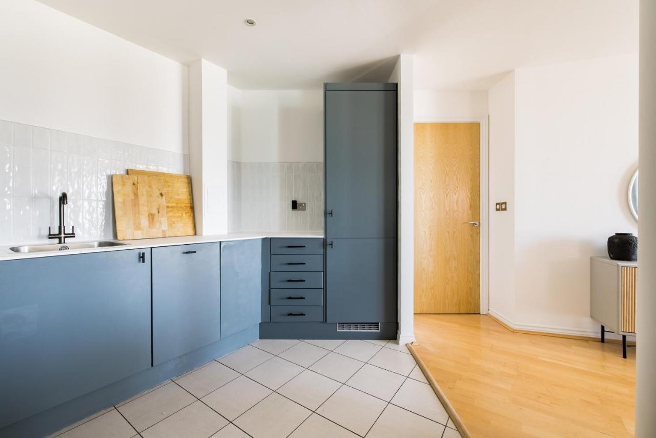 The Nine Elms Lane Arms - Stunning & Bright 2bdr Flat * Londen