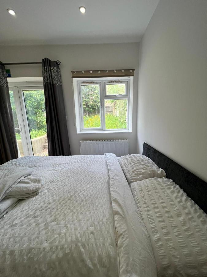 Wembley Apartment - 33 Oakington Manor Dr Ha9 6Lu Lägenhet London