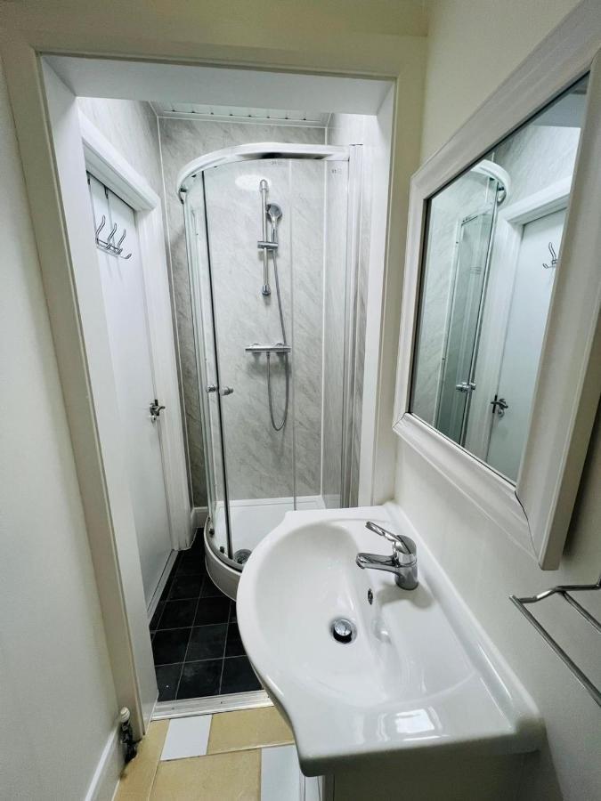 Wembley Apartment - 33 Oakington Manor Dr Ha9 6Lu Lägenhet *