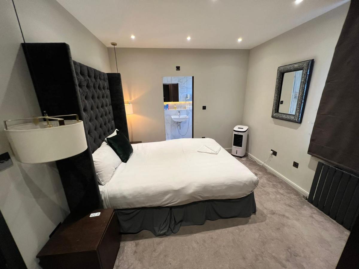 Beauchamp place Knightsbridge