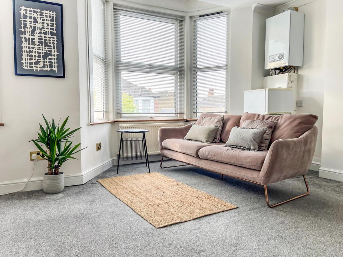 Appartement Luxury 2 Bed Furnished With Parking Londen