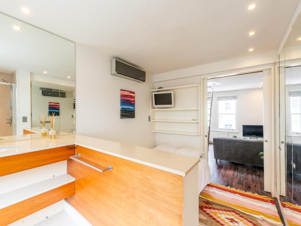 Pass The Keys Hidden Gem Overlooking Movie Set Londen