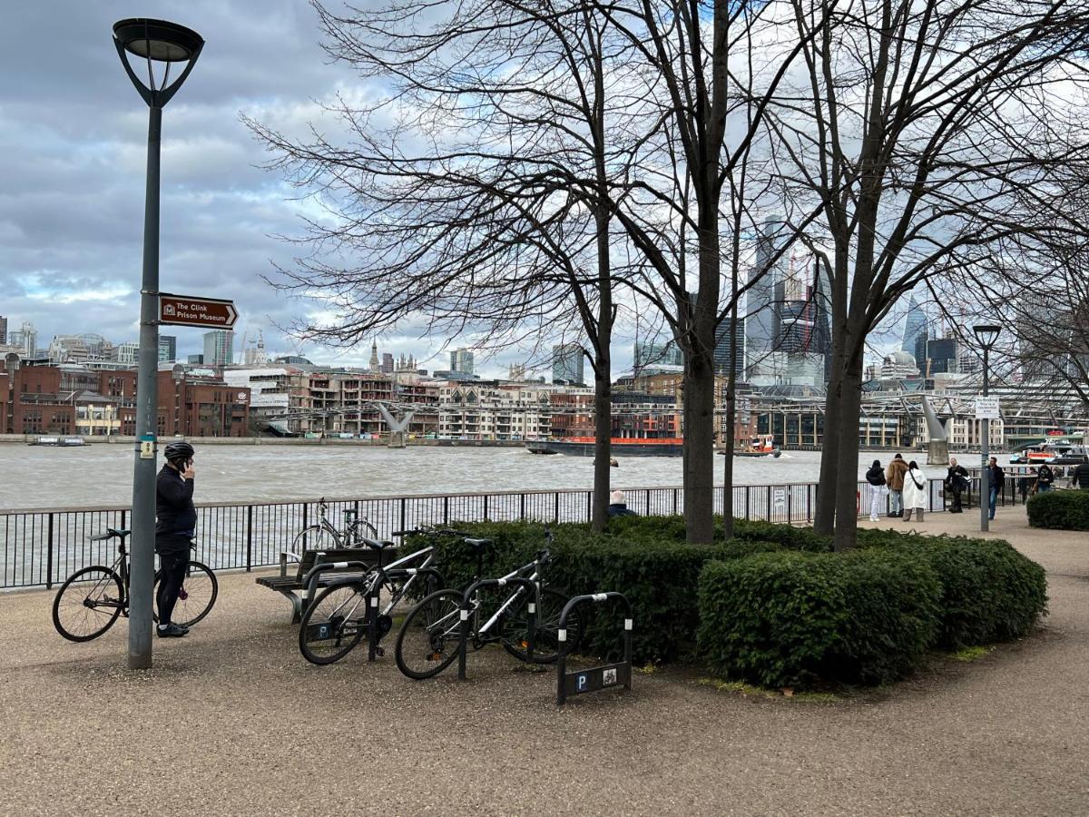 Thames Bankside River View * Londen