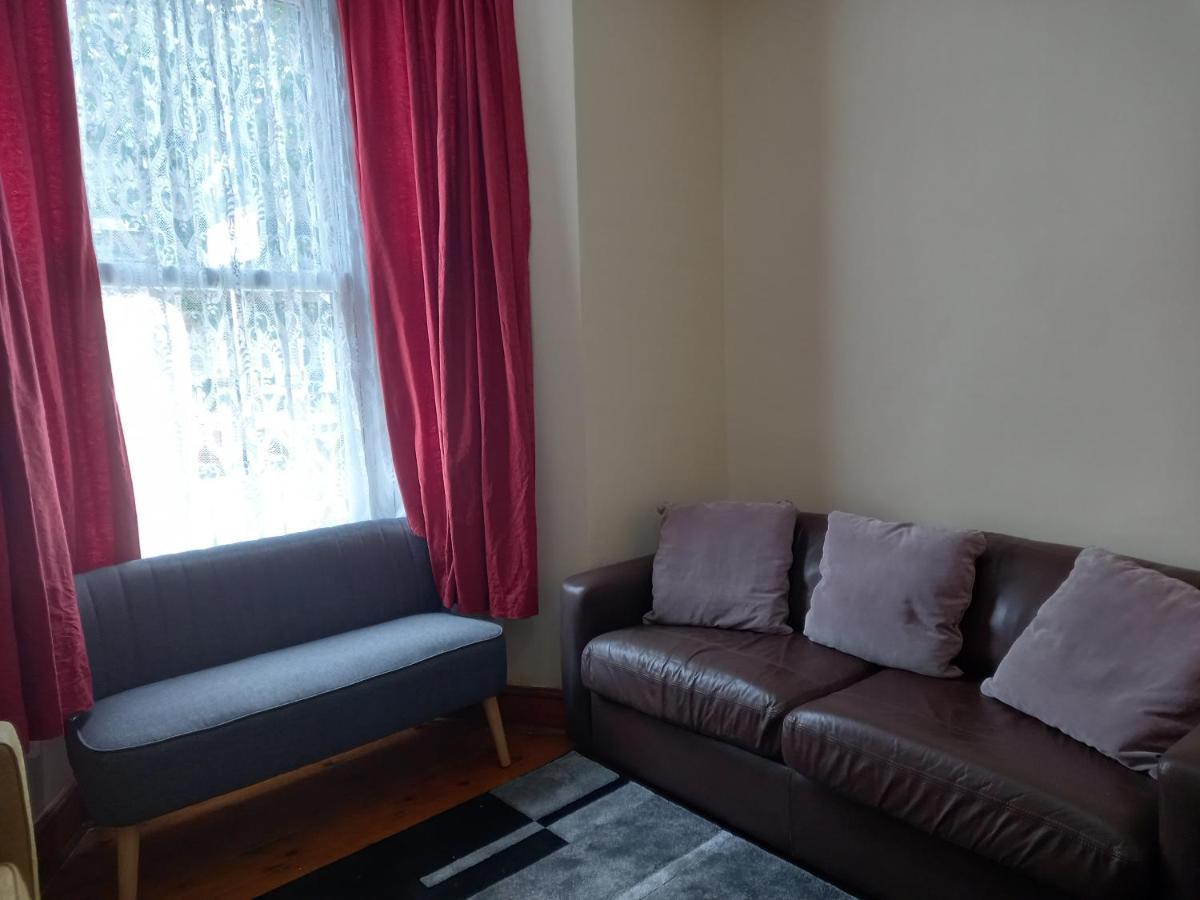 Bubblesbnb- 4 Bedroom House Hébergement de vacances Londres