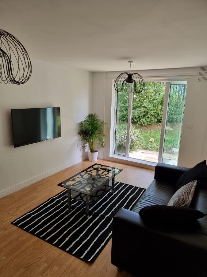 City Stays - Modern 2 Bedroom With Free Parking And Gym Access Appartement Londen