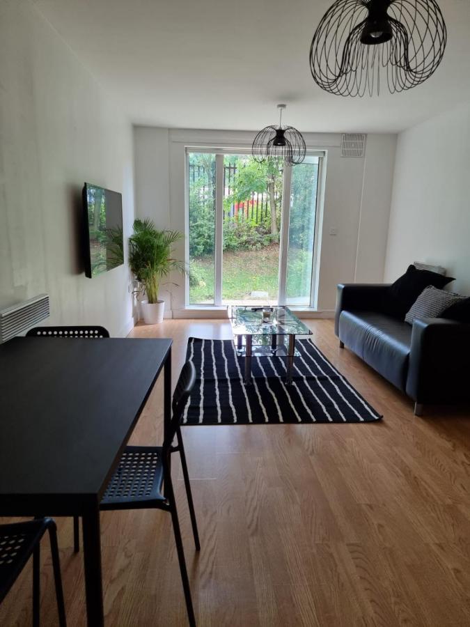 Appartement City Stays - Modern 2 Bedroom With Free Parking And Gym Access Londen