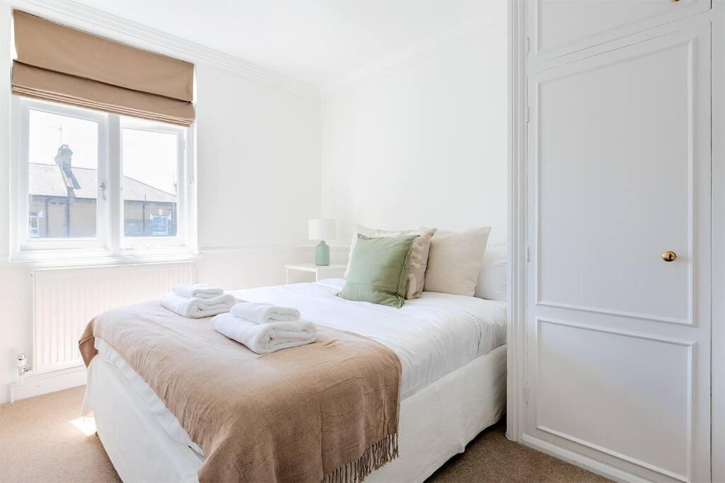 Spacious 3 Bedroom Flat With Terrace Lejlighed