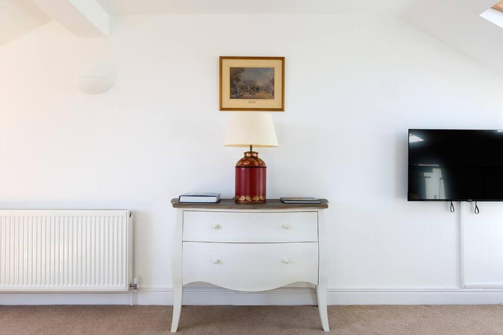 Lejlighed Spacious 3 Bedroom Flat With Terrace