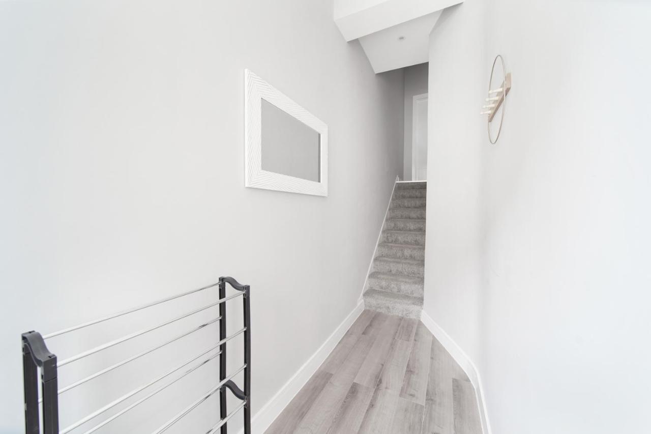 Stunning 3 Bed 3 Bath Townhouse Lägenhet *