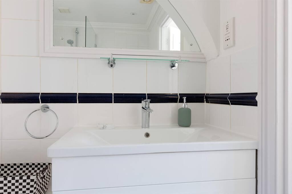 Lejlighed Spacious 3 Bedroom Flat With Terrace
