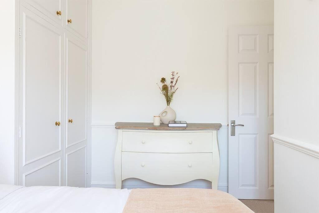Spacious 3 Bedroom Flat With Terrace Lejlighed