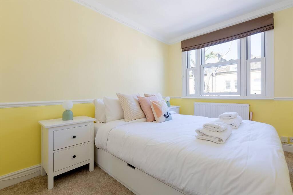Lejlighed Spacious 3 Bedroom Flat With Terrace