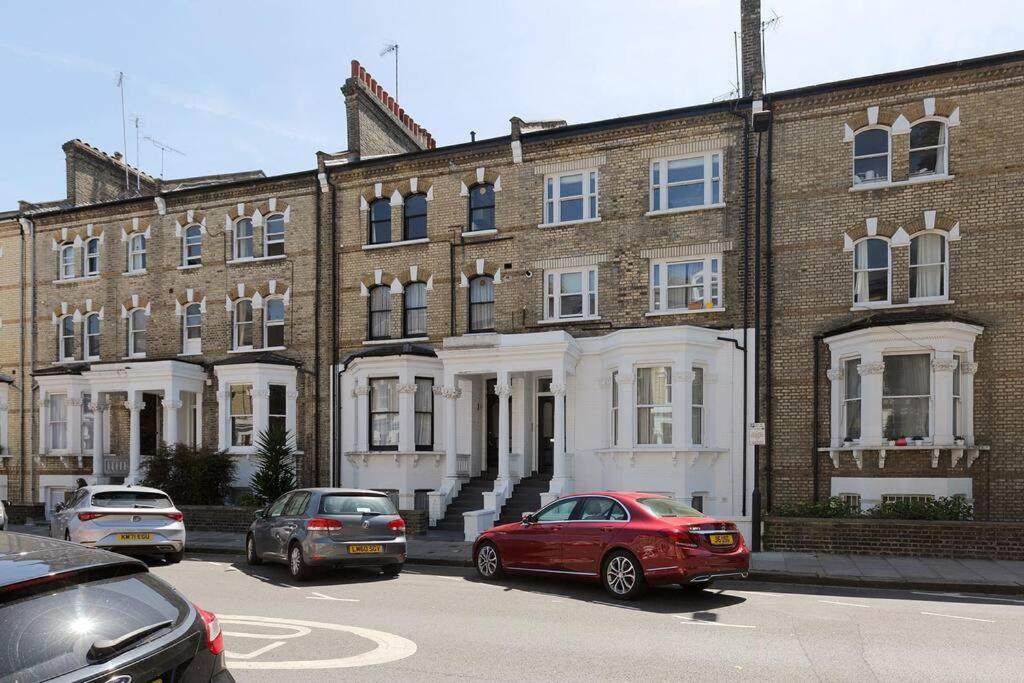 Spacious 3 Bedroom Flat With Terrace Lejlighed