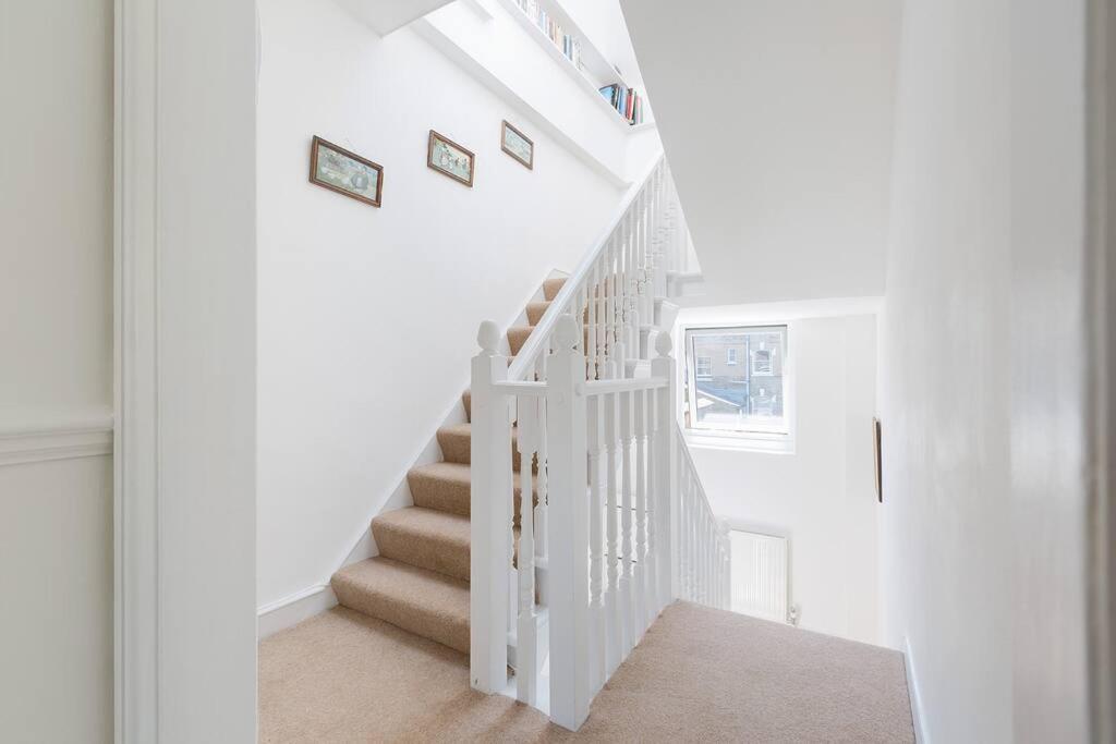 Spacious 3 Bedroom Flat With Terrace Lejlighed *