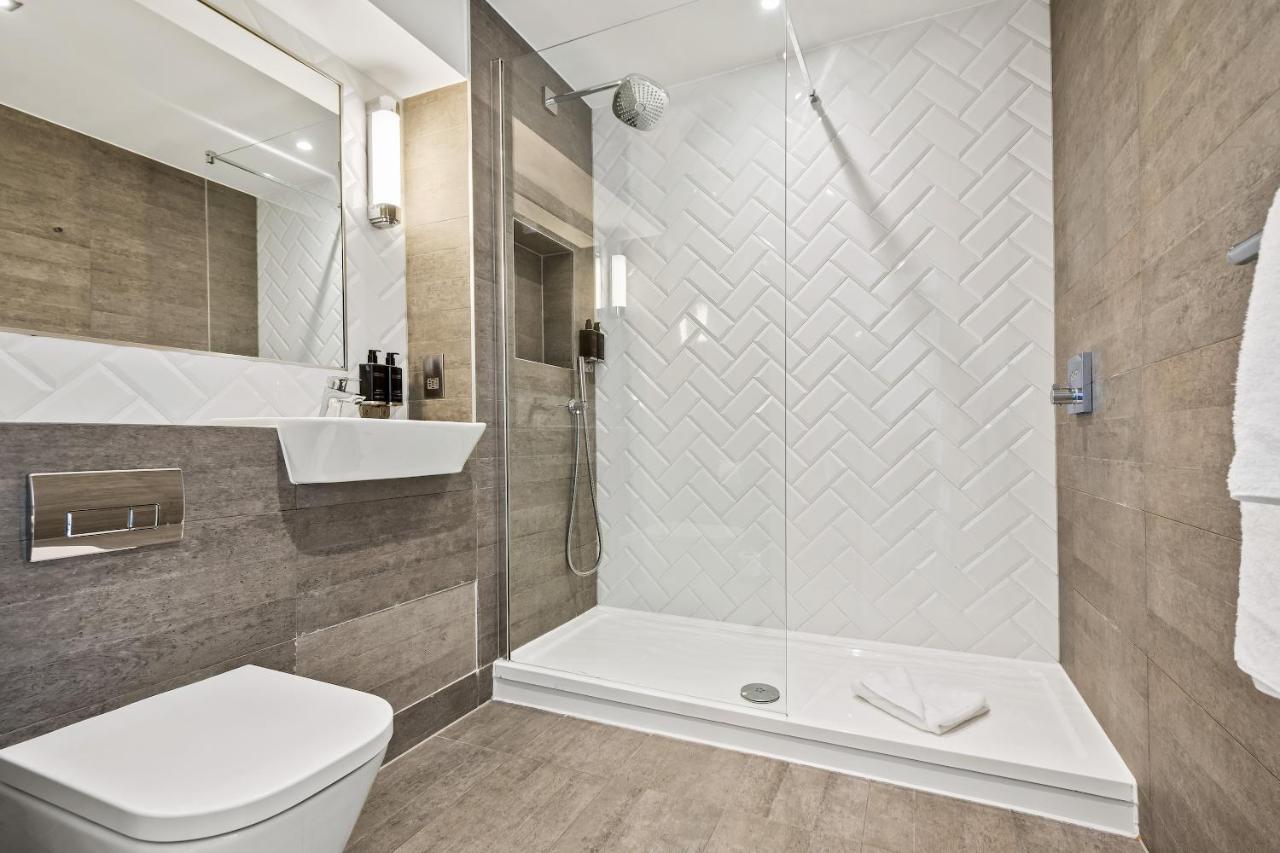 Roomzzz Stratford London