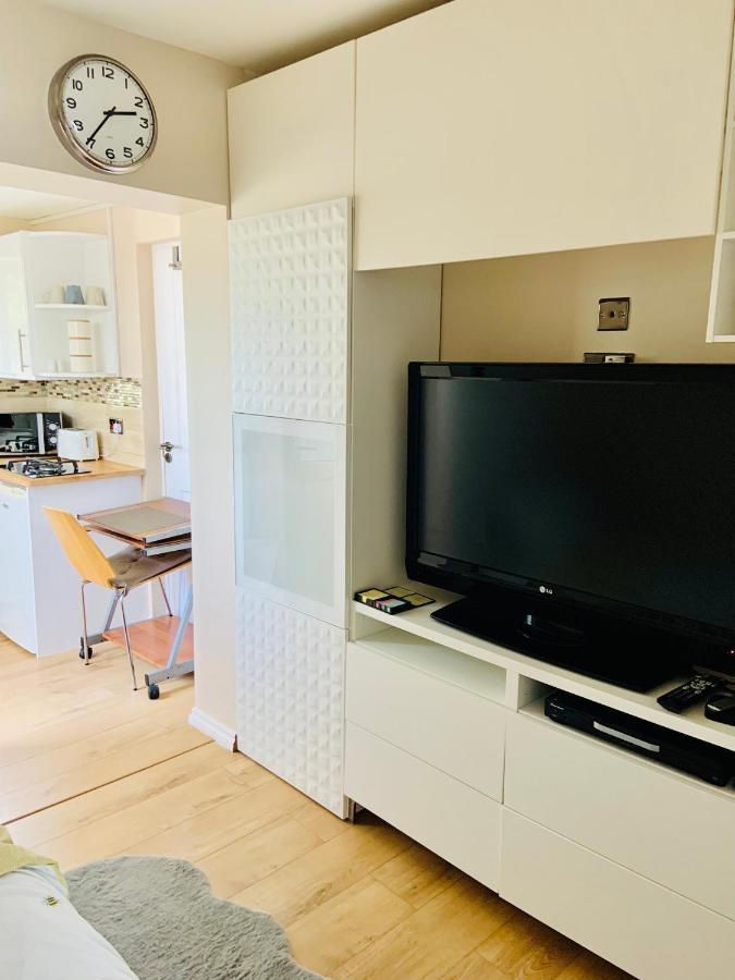Leilighet Beautiful Self Contained Studio London