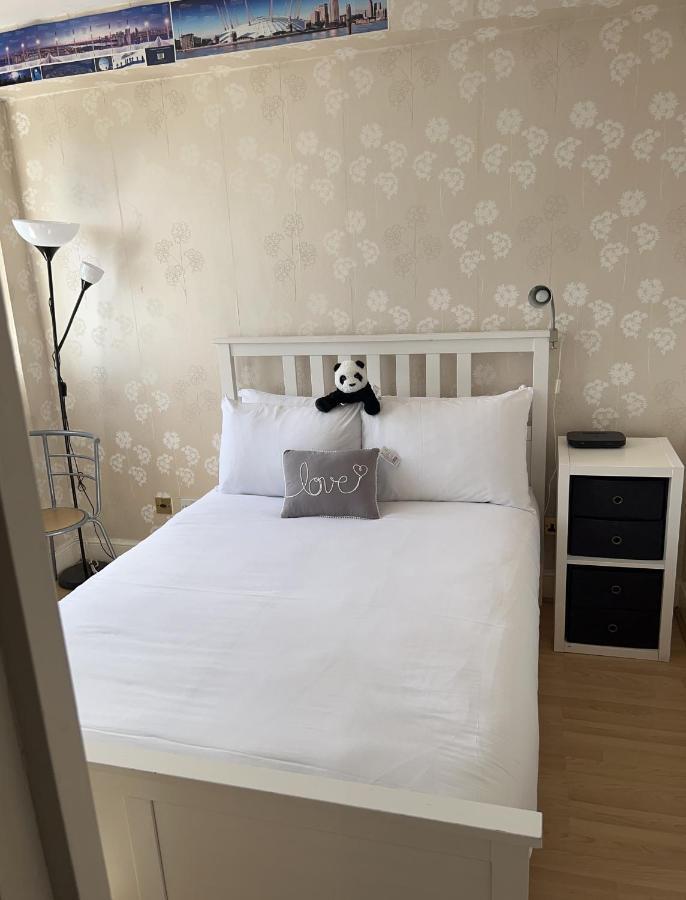 Super Located In South Ken At Chelsea Cloister Leilighet London