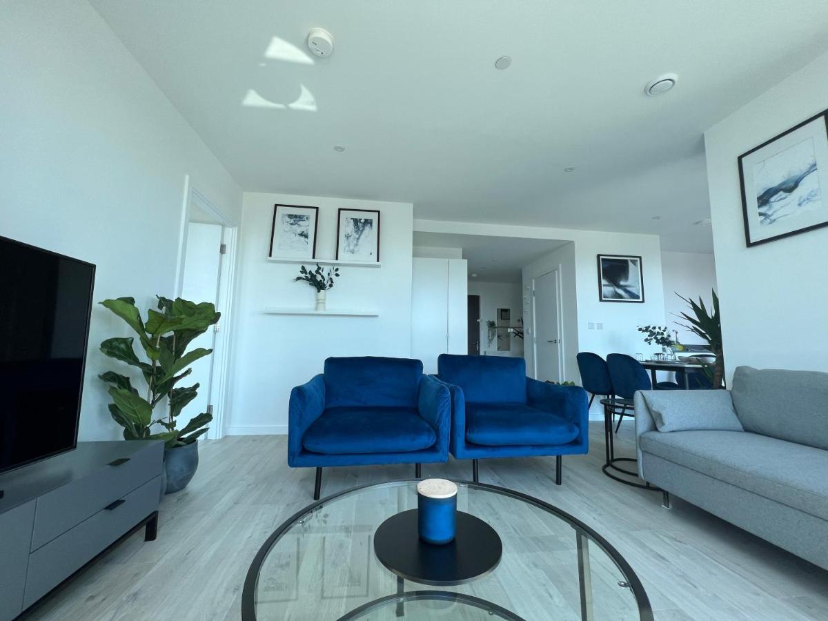 Luxury Penthouse With Stunning Views Near Excel, O2, Airport Apartment *