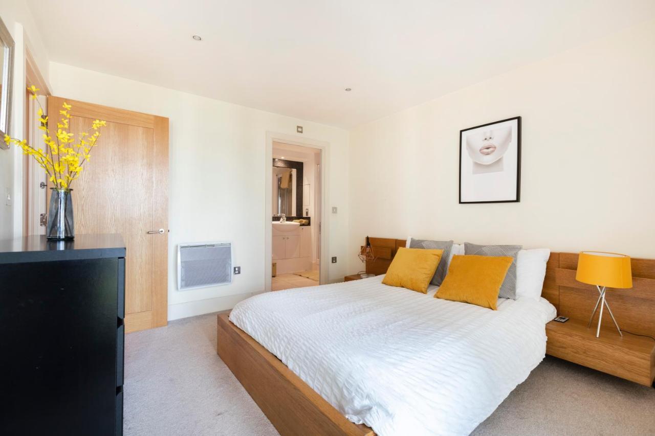 Apartment Beautiful River View Close To Eye London