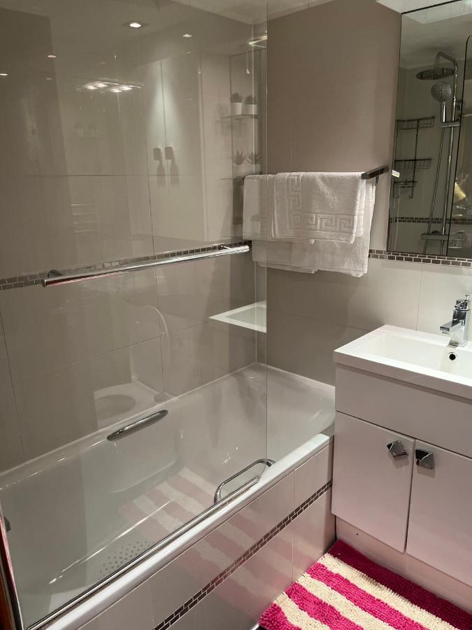 Stunning 1 Bedroom In Stunning Location - Mayfair Area Lejlighed *