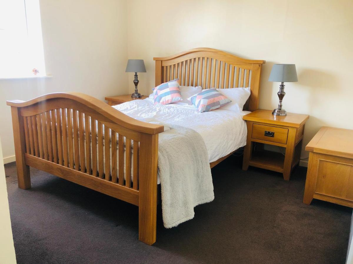 2 Bedroom, Near Station, Fast Wi-fi, Free Parking! Apartment