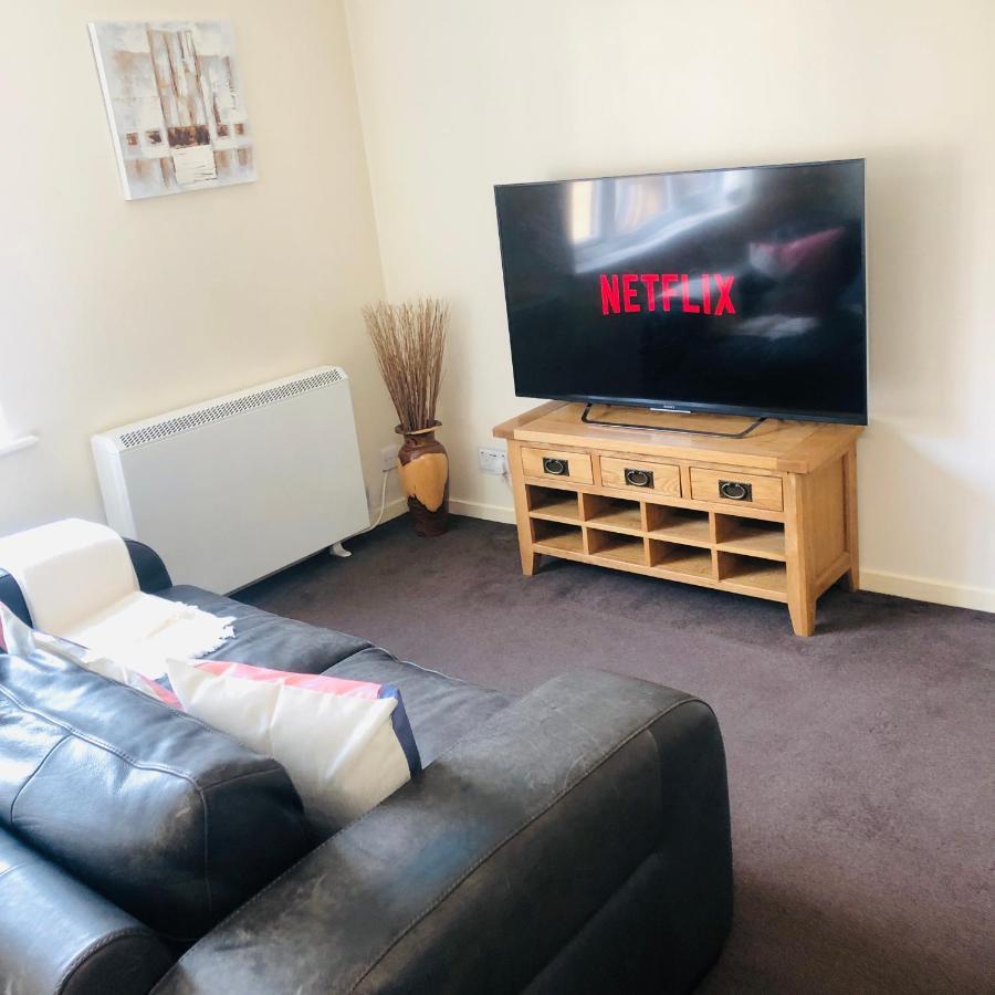 2 Bedroom, Near Station, Fast Wi-fi, Free Parking! Apartment