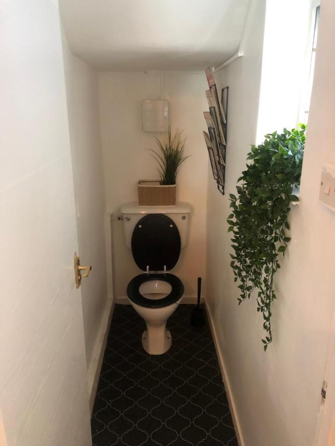 3 Bedroom Garden In East * Londra