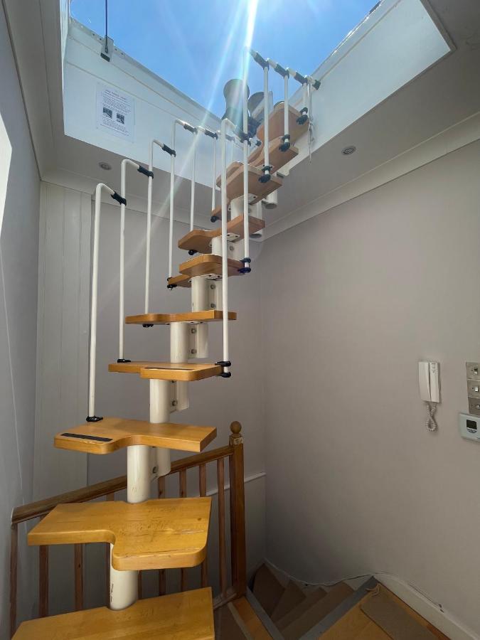 Sunny 2 Bedroom, 2 Bathroom With Roof Terrace * London