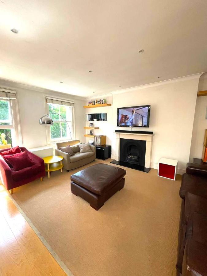 Sunny 2 Bedroom, 2 Bathroom With Roof Terrace Lejlighed