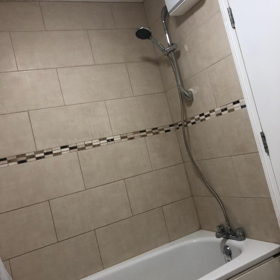 2 Bedroom, Near Station, Fast Wi-fi, Free Parking! London