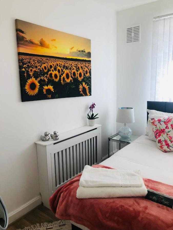 Super Location 2, 1min Metro 10 Min From Camden Lägenhet London