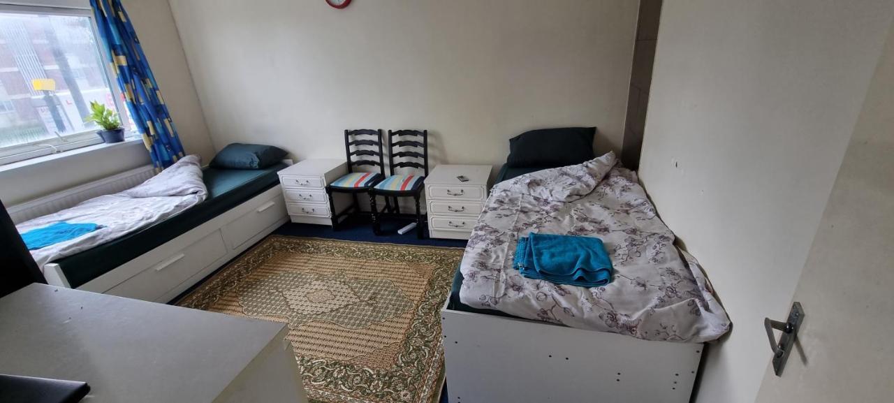Private In Shares Flat Near Heathrow Airport Lägenhet *