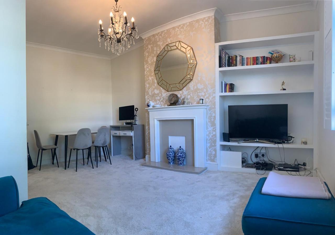 1st Floor Luxury 2 Bedroom 1 Bathroom Hampstead Lägenhet