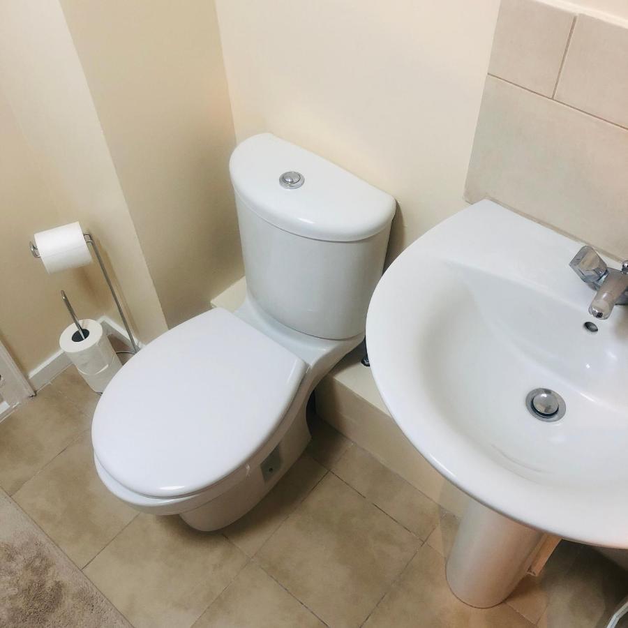 2 Bedroom, Near Station, Fast Wi-fi, Free Parking! Apartment *