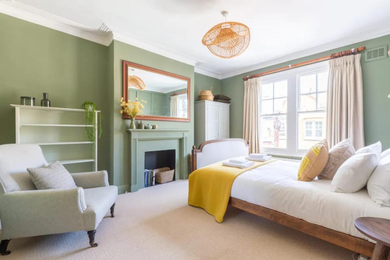 Luxuriously Designed 3 Bedroom In Clapham *