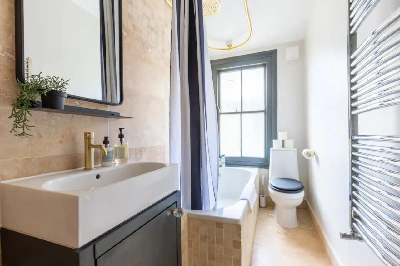 Luxuriously Designed 3 Bedroom In Clapham London