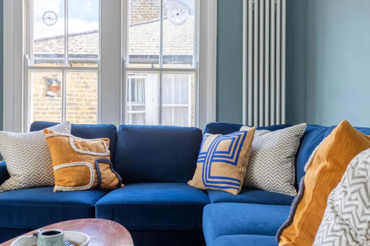Luxuriously Designed 3 Bedroom In Clapham Apartment London