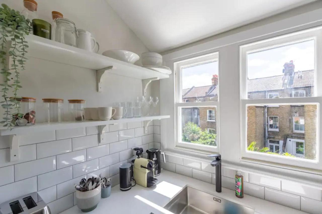 Luxuriously Designed 3 Bedroom In Clapham Apartment London