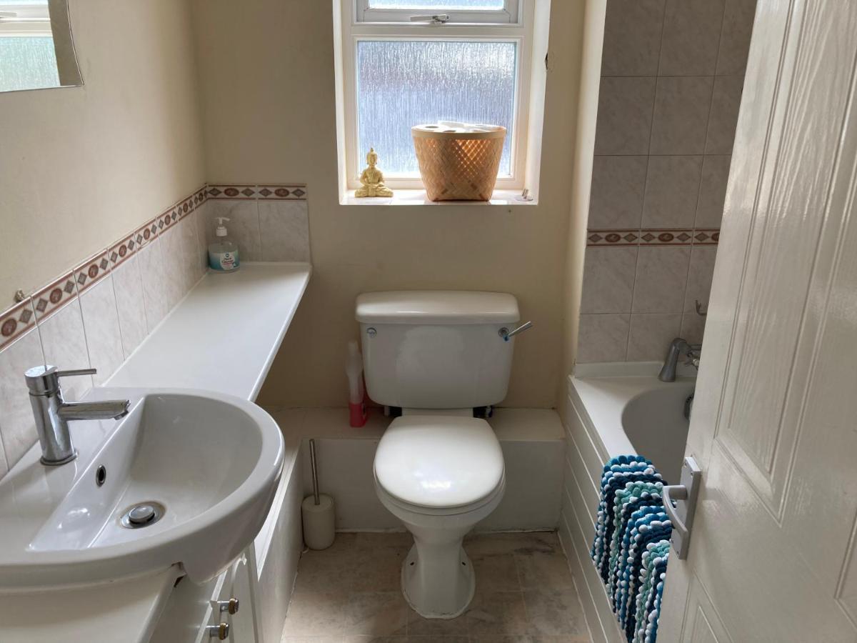 Comfortable With Private Balcony And Shared House Rum i privatbostad