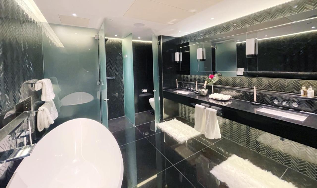 Privat bolig One Bedroom In Luxury On 30th Floor In Central With Breathtaking Skyline View Of Major Landmarks In *