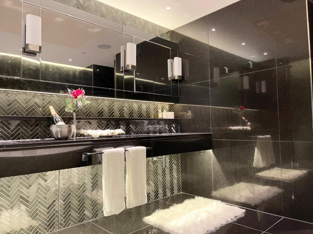 One Bedroom In Luxury On 30th Floor In Central With Breathtaking Skyline View Of Major Landmarks In Privat bolig