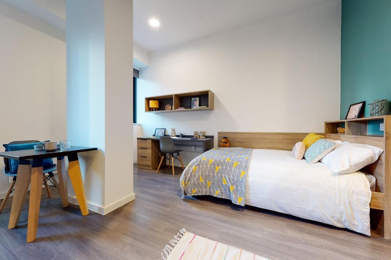 Apartment Studios And Cozy Ensuites With Shared Kitchen At Canvas Wembley Apartments *