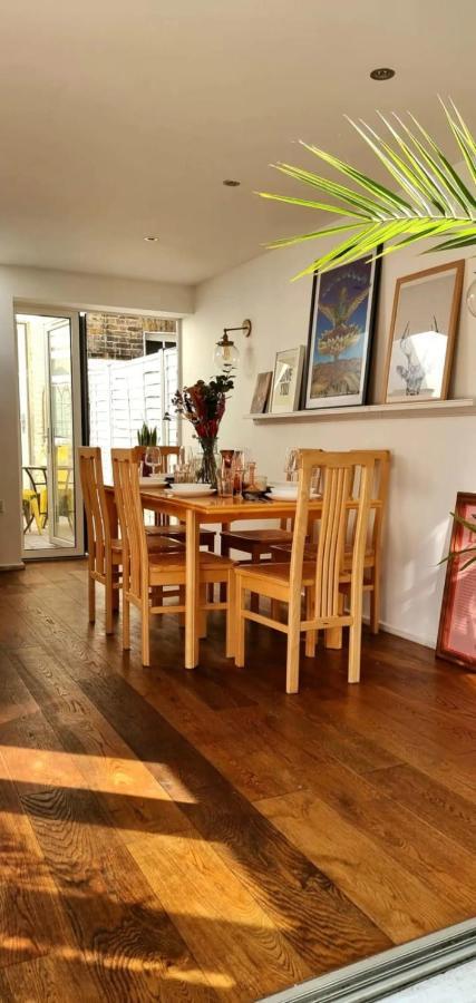 Stylish 3 Bedroom Townhouse In Brockley With Large Garden Feriehus London