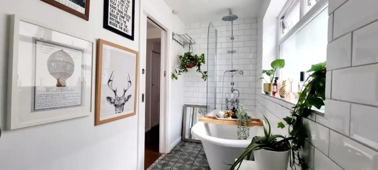 Stylish 3 Bedroom Townhouse In Brockley With Large Garden Feriehus London