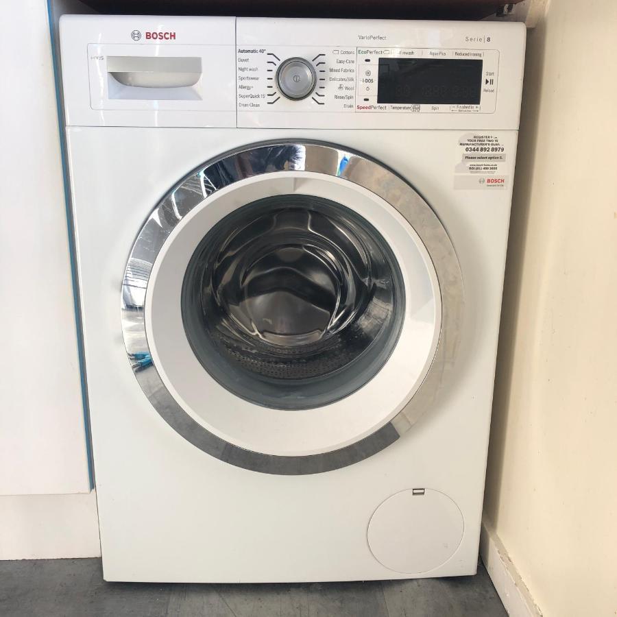 2 Bedroom, Near Station, Fast Wi-fi, Free Parking! Apartment
