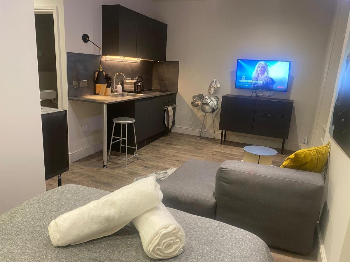 New Luxury Cyberpunk 1bed Studio Serviced Notting Hill Free Wifi & Netflix Location Perfect For Solo & Coupled Guests * London